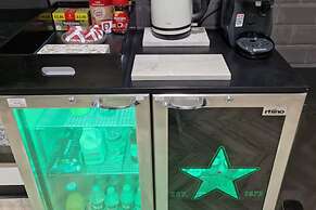 Sheffield Sanctuary - 4 Bedroom House