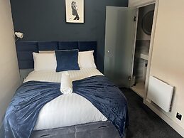 Sheffield Sanctuary - 4 Bedroom House