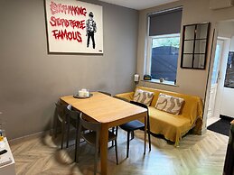 Sheffield Spacious 4 Bedroom House-all En-suites