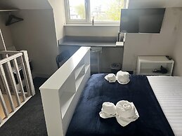 Sheffield Sanctuary - 4 Bedroom House