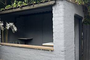 Sheffield Sanctuary - 4 Bedroom House