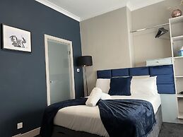 Sheffield Sanctuary - 4 Bedroom House