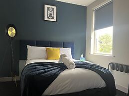 Sheffield Sanctuary - 4 Bedroom House