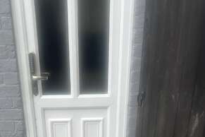 Sheffield Sanctuary - 4 Bedroom House