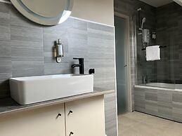 Sheffield Sanctuary - 4 Bedroom House