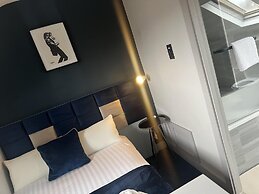 Sheffield Sanctuary - 4 Bedroom House