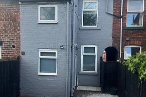 Sheffield Sanctuary - 4 Bedroom House