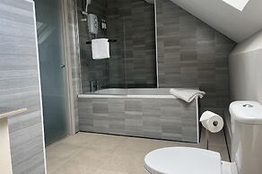 Sheffield Sanctuary - 4 Bedroom House