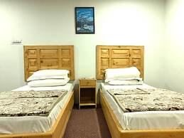 Naveed Tourist Inn