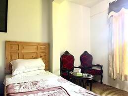 Naveed Tourist Inn