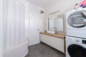 O&OGroup- Classy 3-BR with Stunning View