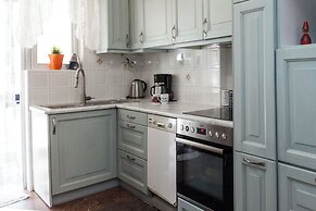 Urban Cosy 2 Bd Apt Near Metro w Balcony