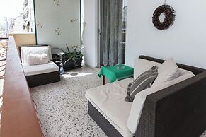 Urban Cosy 2 Bd Apt Near Metro w Balcony