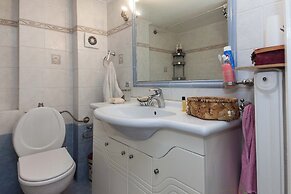 Urban Cosy 2 Bd Apt Near Metro w Balcony