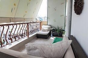 Urban Cosy 2 Bd Apt Near Metro w Balcony