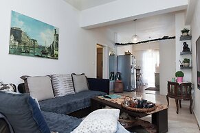 Urban Cosy 2 Bd Apt Near Metro w Balcony