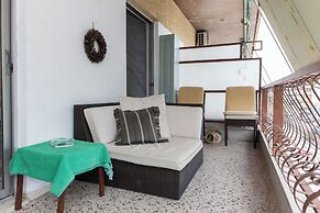 Urban Cosy 2 Bd Apt Near Metro w Balcony