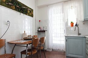 Urban Cosy 2 Bd Apt Near Metro w Balcony