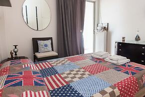 Urban Cosy 2 Bd Apt Near Metro w Balcony