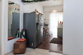 Urban Cosy 2 Bd Apt Near Metro w Balcony