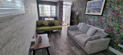 The Hideaway ll /enclosed Garden/quiet/central