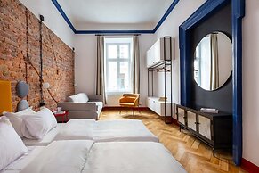 SquadGoals House - Fragola Apartments