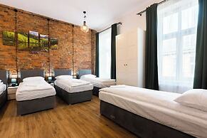 SquadGoals House - Fragola Apartments