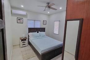 Condo With Pool - Sleeps 8 & bbq Facilities