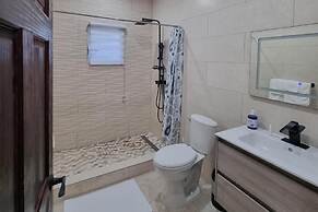 Condo With Pool - Sleeps 8 & bbq Facilities
