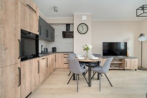 Apartment With Parking by Renters