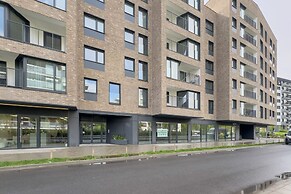 Apartment With Parking by Renters