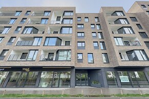 Apartment With Parking by Renters