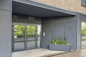 Apartment With Parking by Renters