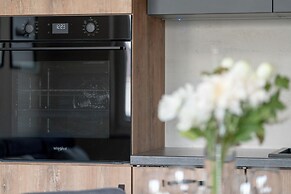 Apartment With Parking by Renters