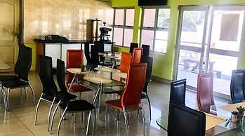 BATSHWENENG LODGE