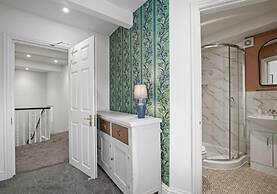 The Narrow House By My Getaways