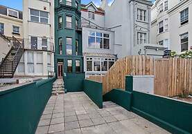 The Narrow House By My Getaways