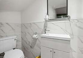 The Narrow House By My Getaways