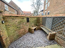 Characterful 3 Bed Cottage in Barrow Upon Humber