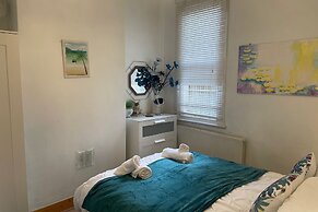 1 Bed Victorian Flat Sleeps 4 - Garden & Patio