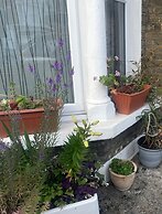 1 Bed Victorian Flat Sleeps 4 - Garden & Patio