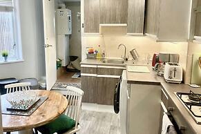 1 Bed Victorian Flat Sleeps 4 - Garden & Patio
