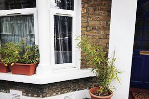 1 Bed Victorian Flat Sleeps 4 - Garden & Patio
