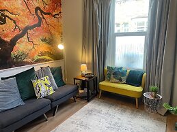 1 Bed Victorian Flat Sleeps 4 - Garden & Patio