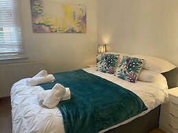 1 Bed Victorian Flat Sleeps 4 - Garden & Patio