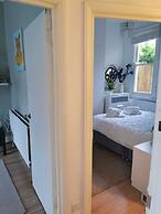 1 Bed Victorian Flat Sleeps 4 - Garden & Patio