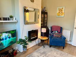 1 Bed Victorian Flat Sleeps 4 - Garden & Patio