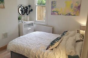 1 Bed Victorian Flat Sleeps 4 - Garden & Patio