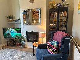 1 Bed Victorian Flat Sleeps 4 - Garden & Patio