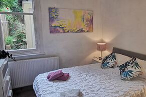 1 Bed Victorian Flat Sleeps 4 - Garden & Patio